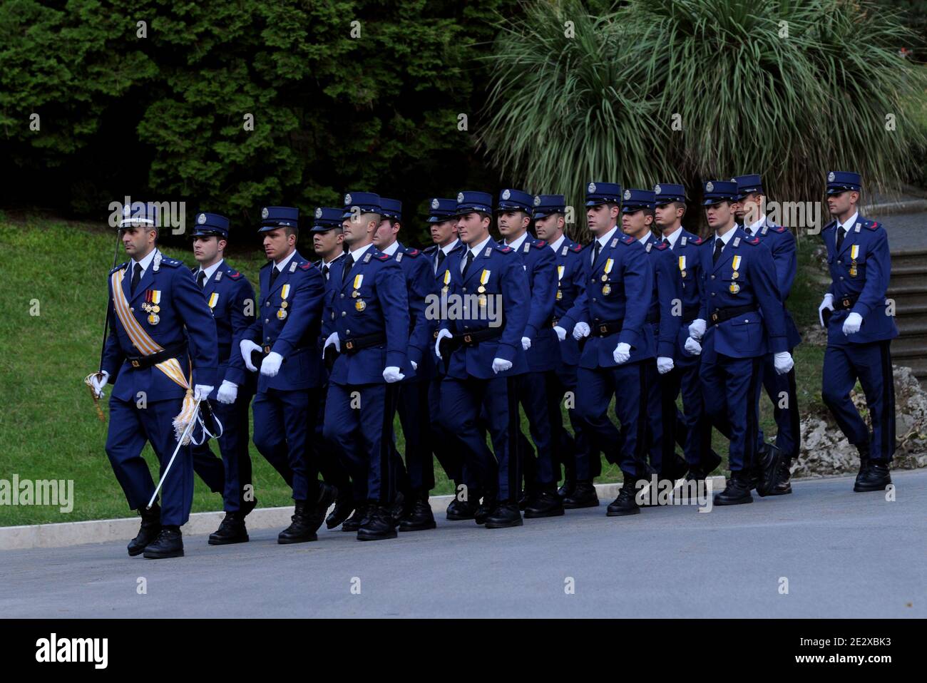 Una visita nel cuore del Vaticano, il più piccolo stato del mondo. I poliziotti Vaticani (gendarmi) durante una cerimonia nella Città del Vaticano il 2009 ottobre. Foto di Eric Vandeville/ABACAPRESS.COM Foto Stock