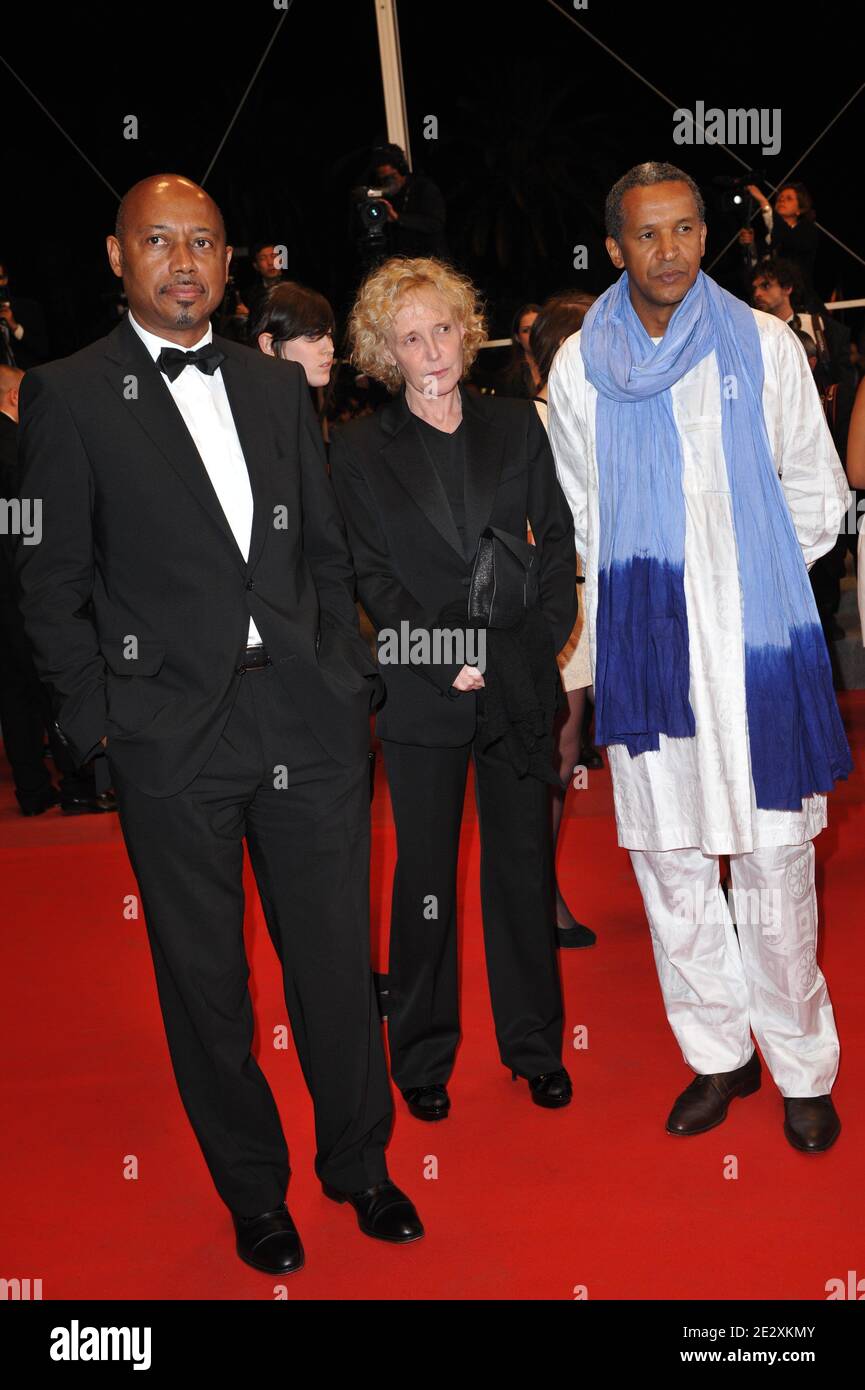 Raoul Peck, Claire Denis e Abderrahmane Sissako in arrivo per la proiezione di 'un homme qui crie' presentato in concorso durante il 63° Festival di Cannes a Cannes, Francia meridionale, il 16 maggio 2010. Foto di Hahn-Nebinger-Orban/ABACAPRESS.COM Foto Stock