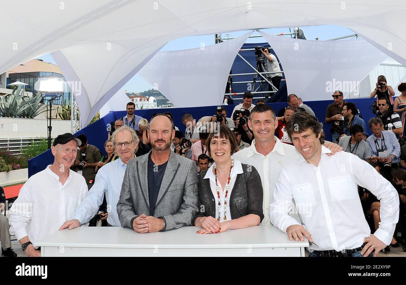 Ken Loach, Rebecca o'Brien, Trevor Williams, Mark Womack, John Bishop alla Photocall 'Route Irish' presentata in concorso durante il 63° Festival del Cinema di Cannes, in Francia, il 21 maggio 2010. Foto di Hahn-Nebinger-Orban/ABACAPRESS.COM Foto Stock