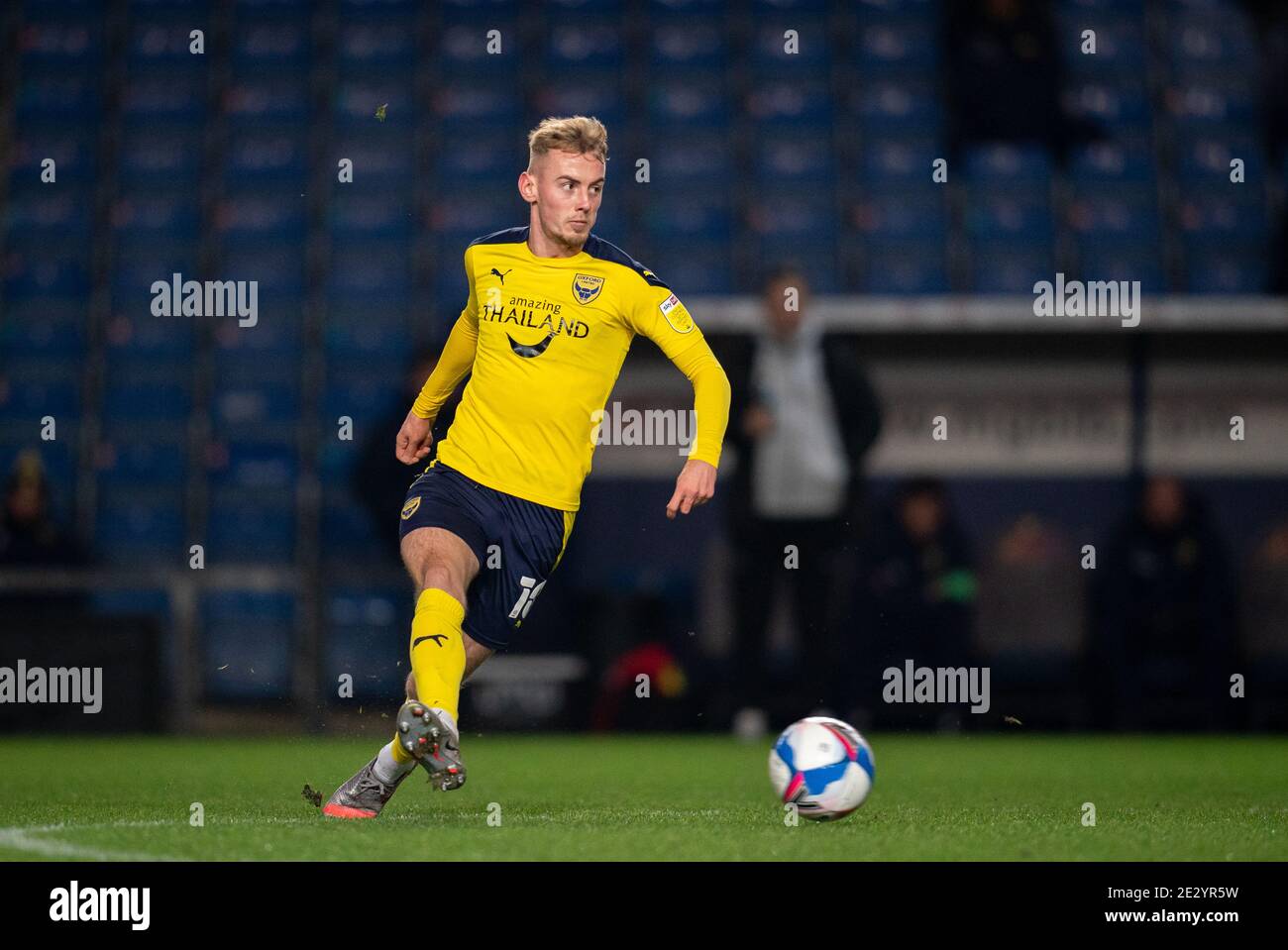 Oxford, Regno Unito. 12 gennaio 2021. Mark Sykes of Oxford United durante l'EFL 'Papa John's Trophy' Behind closed match tra Oxford United e Cambridge United al Kassam Stadium di Oxford, Inghilterra, il 12 gennaio 2021. Foto di Andy Rowland/prime Media Images. Credit: Prime Media Images/Alamy Live News Foto Stock