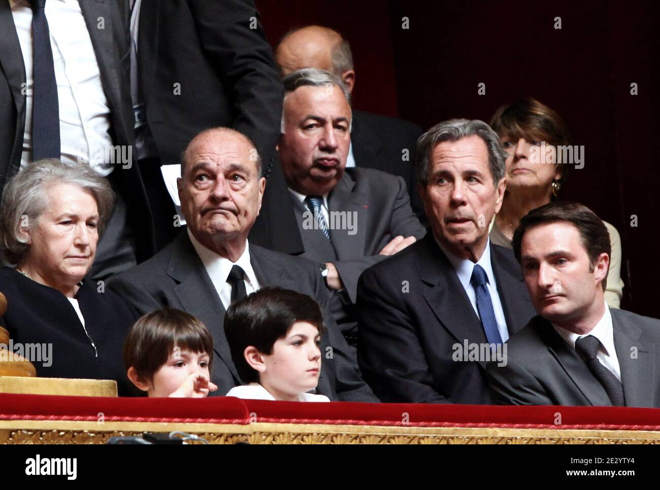 L'ex presidente Jacques Chirac assiste al tributo ritornato a Henri Cuq all'Assemblea nazionale affiancato gli ex presidenti dell'Assemblea Gerard Larcher e Jean-louis Debre, la vedova, il figlio e i figli di Henri Cuq, il 29 giugno 2010 a Parigi. Foto di Stephane Lemouton/ABACAPRESS.COM Foto Stock