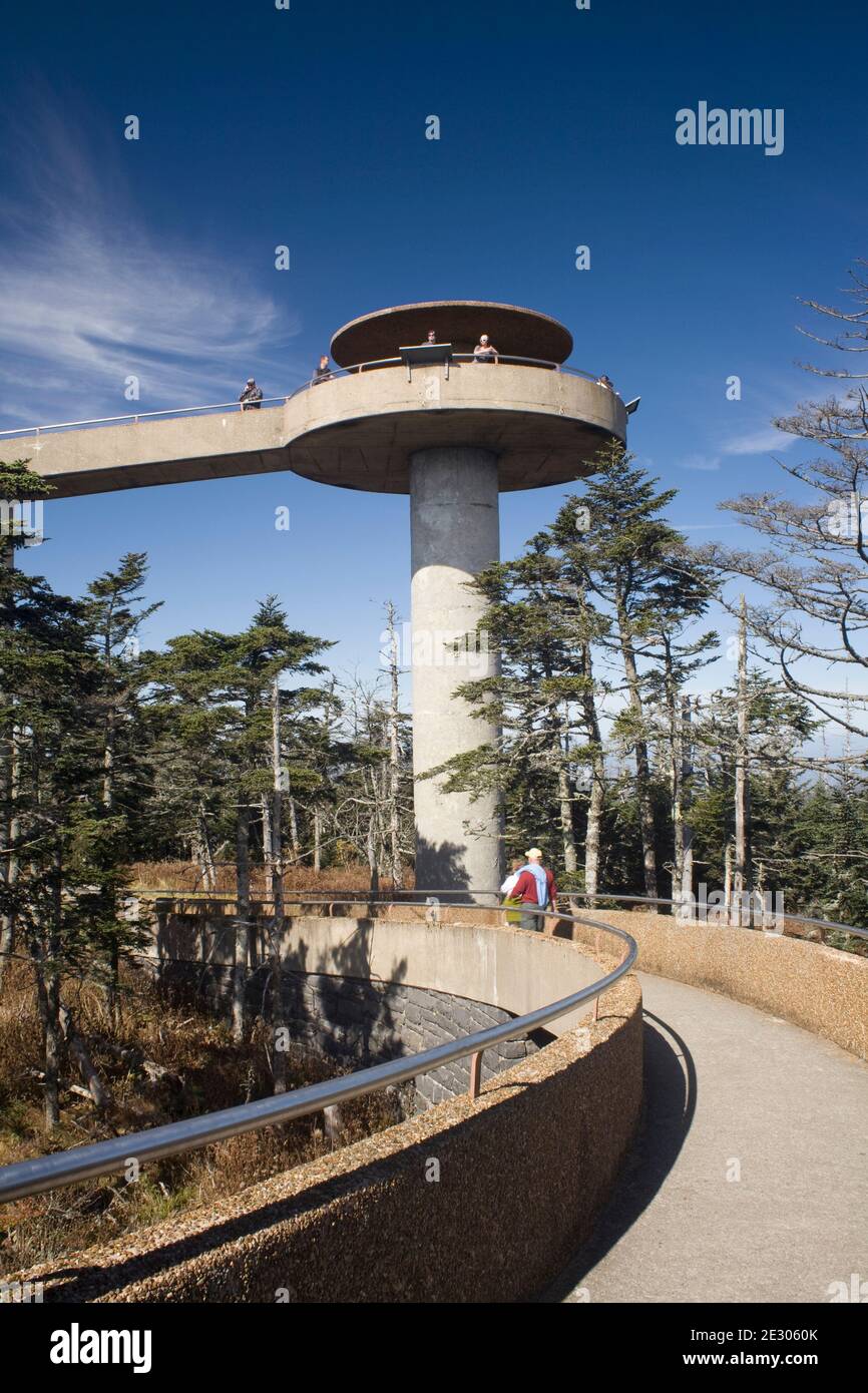 NC00147-00...CAROLINA DEL NORD - Torre di osservazione della cupola di Clingmans lungo il Appalachian Trail sul confine nord Carolina Tennessee in Great Smokey M Foto Stock