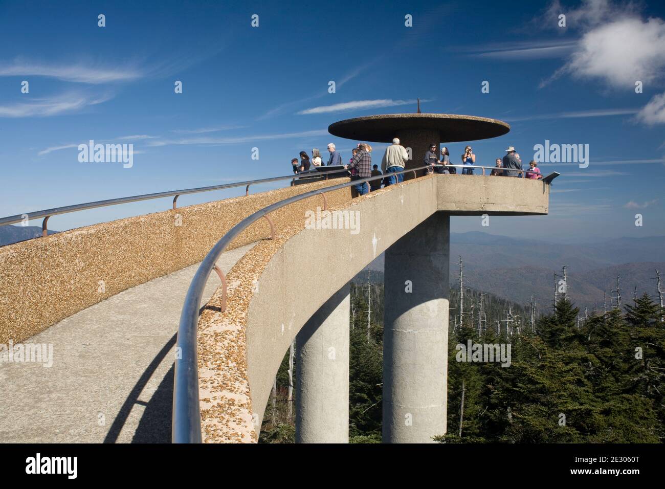 NC00150-00...CAROLINA DEL NORD - Torre di osservazione della cupola di Clingmans lungo il Appalachian Trail sul confine nord Carolina Tennessee in Great Mo. Smoky Foto Stock