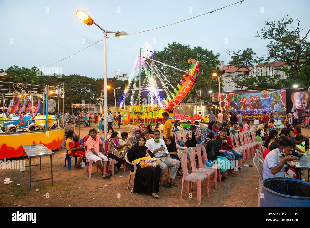 Pondicherry, India - 16 gennaio 2021: Come divertirsi durante le restrizioni del covid, trascorrere la giornata Pongal sulle corse. Foto Stock