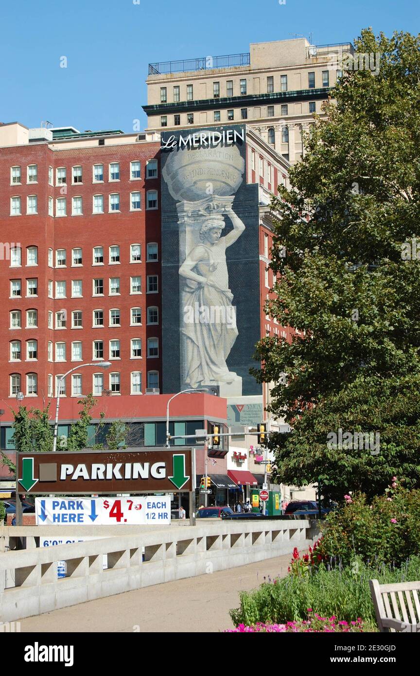 Statue le Meridien Marriott's Office Art design Philadelphia USA parcheggio architettura design hotel stile georgiano vecchia struttura caratteristiche moderne YMCA Foto Stock