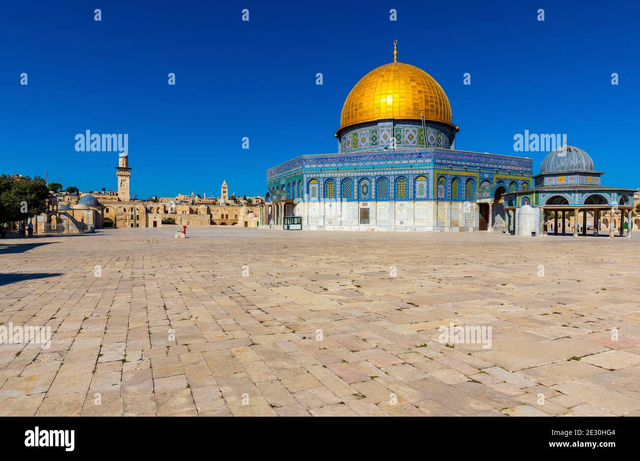 Gerusalemme, Israele - 12 ottobre 2017: Vista panoramica del Monte del Tempio con la cupola del monumento islamico della roccia e la cupola del santuario della catena a Gerusalemme Foto Stock