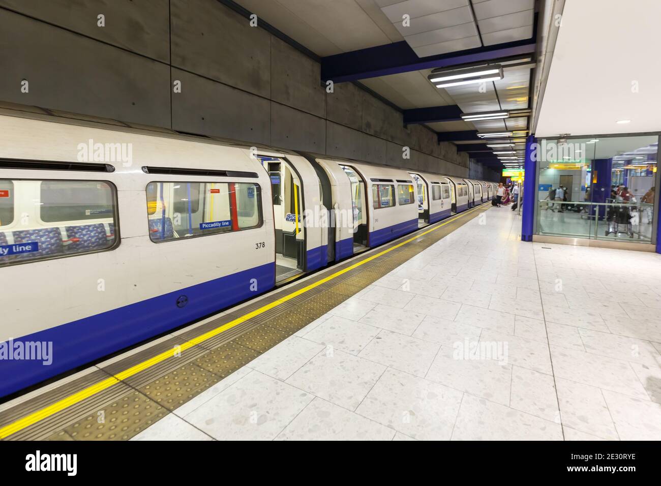 Londra, Regno Unito - 9 luglio 2019: Stazione della metropolitana Terminal 5 presso l'aeroporto Heathrow di Londra (LHR) nel Regno Unito. Foto Stock