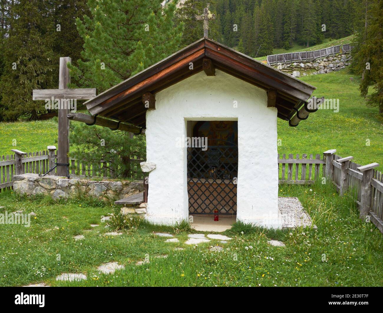 Pestkapelle (cappella della peste) costruita nel 1639 nel Gaistal vicino Ehrwald alp, Tirolo, Austria Foto Stock