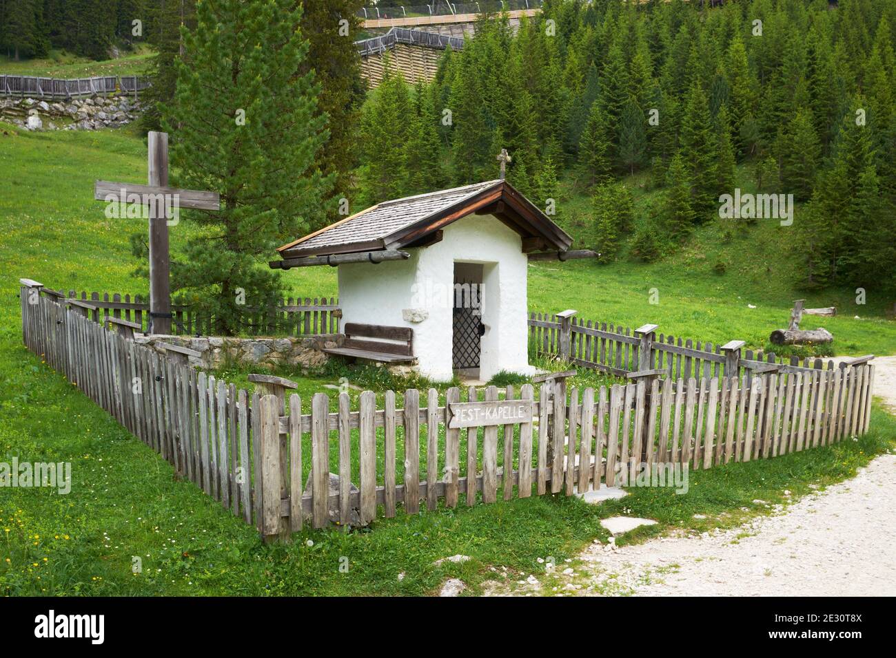 Pestkapelle (cappella della peste) costruita nel 1639 nel Gaistal vicino Ehrwald alp, Tirolo, Austria Foto Stock