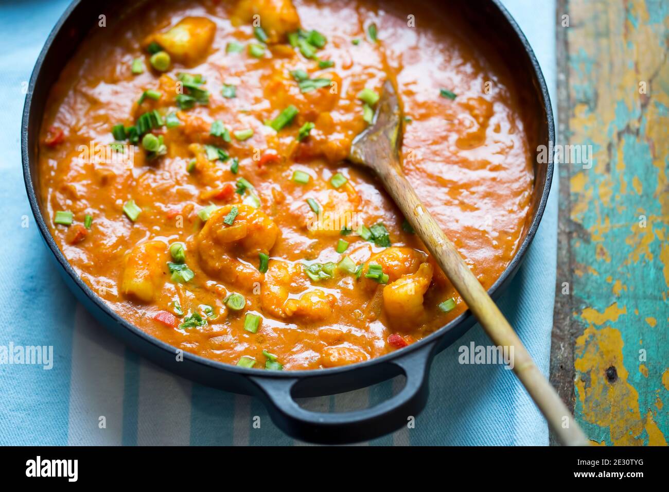 Curry con gamberi e pepe rosso e capesante Foto Stock