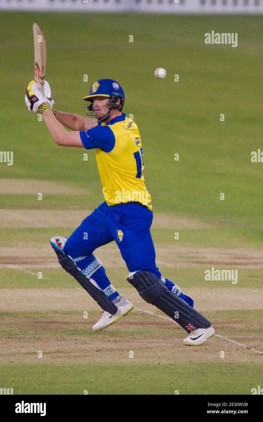 Chester le Street, Inghilterra, 11 settembre 2020. Alex Lees batte per il Durham Cricket contro i Derbyshire Falcons durante la loro partita Vitality Blast al Riverside Ground, Chester le Street. Foto Stock