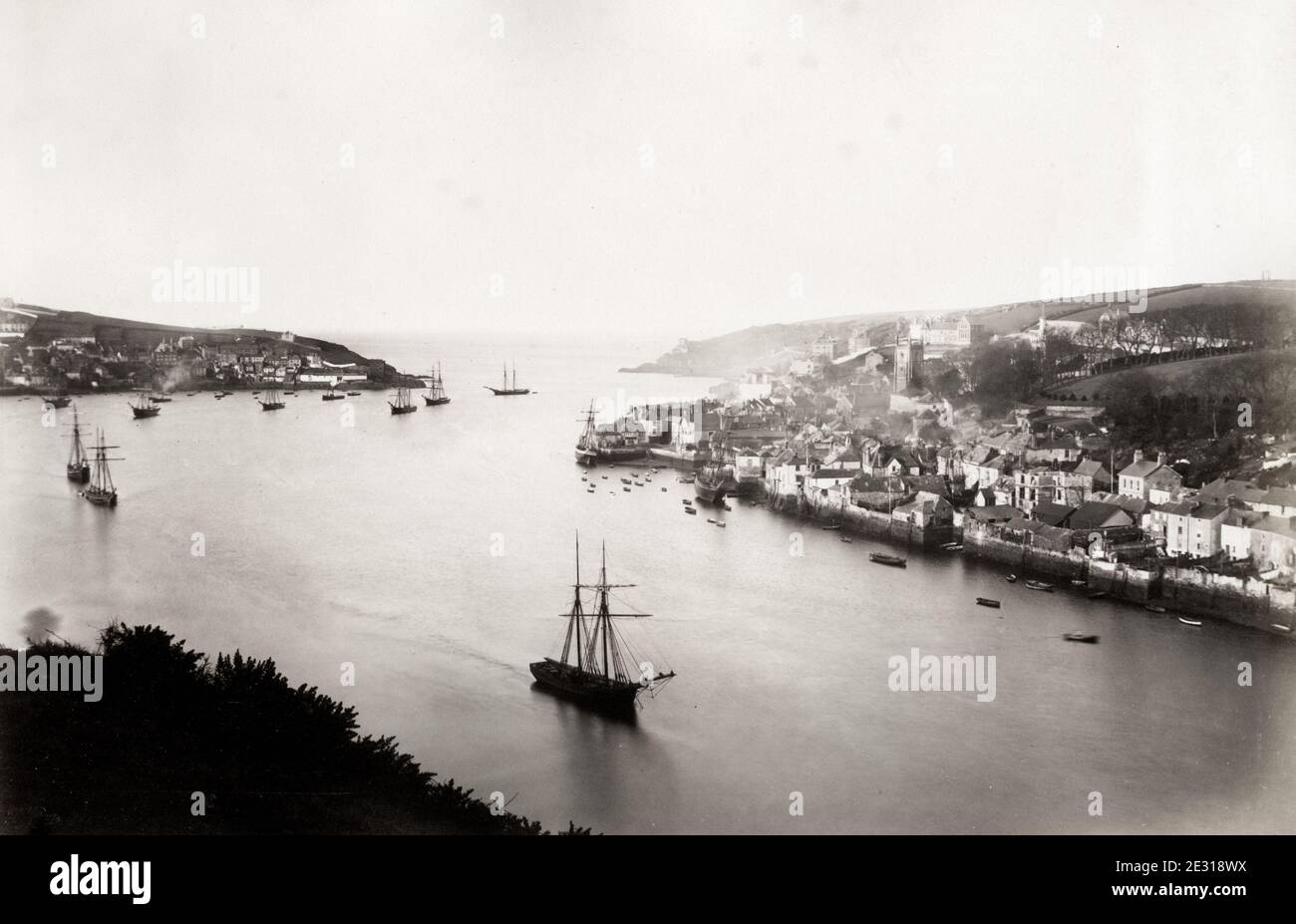 Fotografia d'epoca del XIX secolo: porto, estuario e barche, Fowey, Cornovaglia Foto Stock