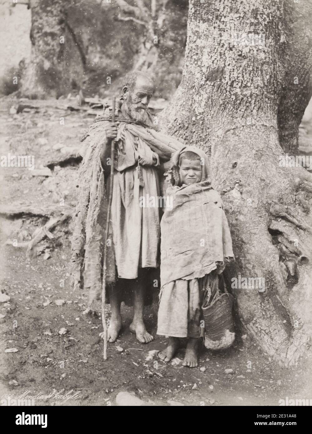 Vintage 19 ° secolo fotografia: Male vestito uomo e bambino, Tunisi, Tunisia, circa 1890's. Foto Stock