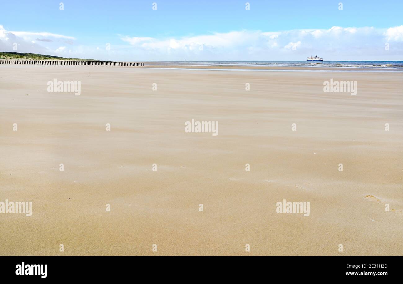 L'ampia spiaggia di Calais, Francia Foto Stock