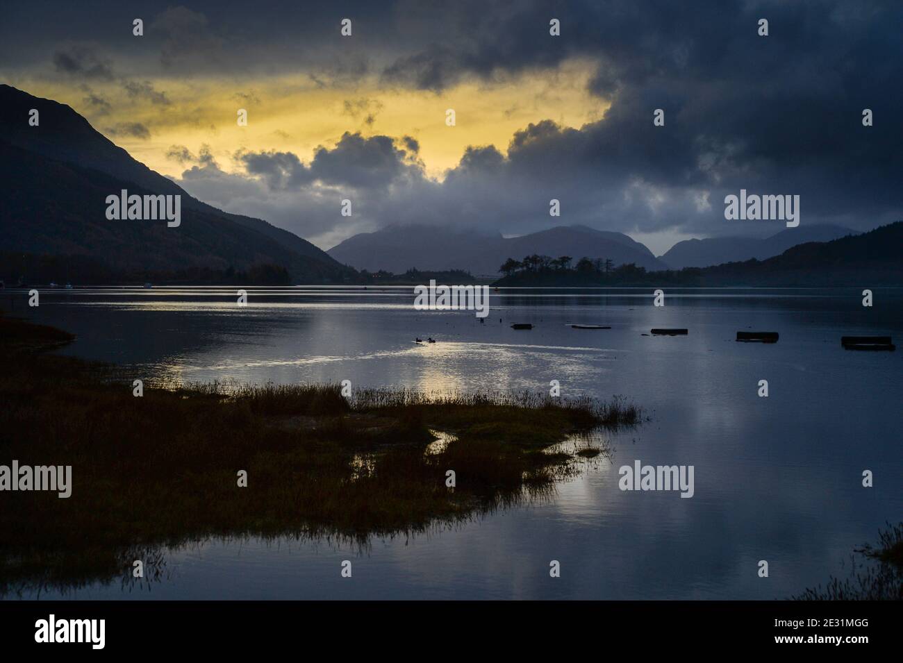 Loch Leven guardando ad ovest da Glencoe village Foto Stock