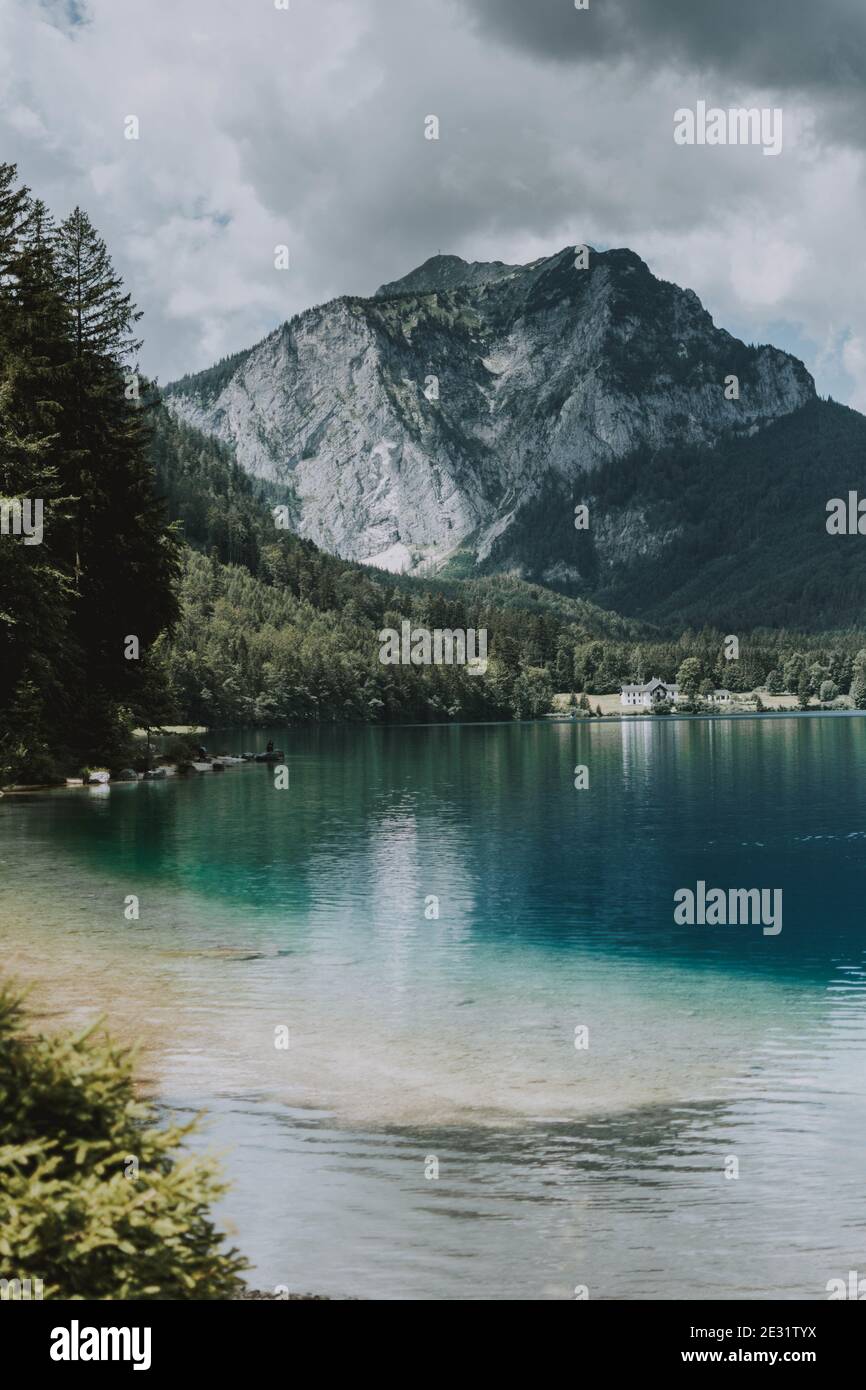 Bellissimo scatto del Vorderer Langbathsee nella parte superiore dell'Austria Del Salzkammergut Foto Stock