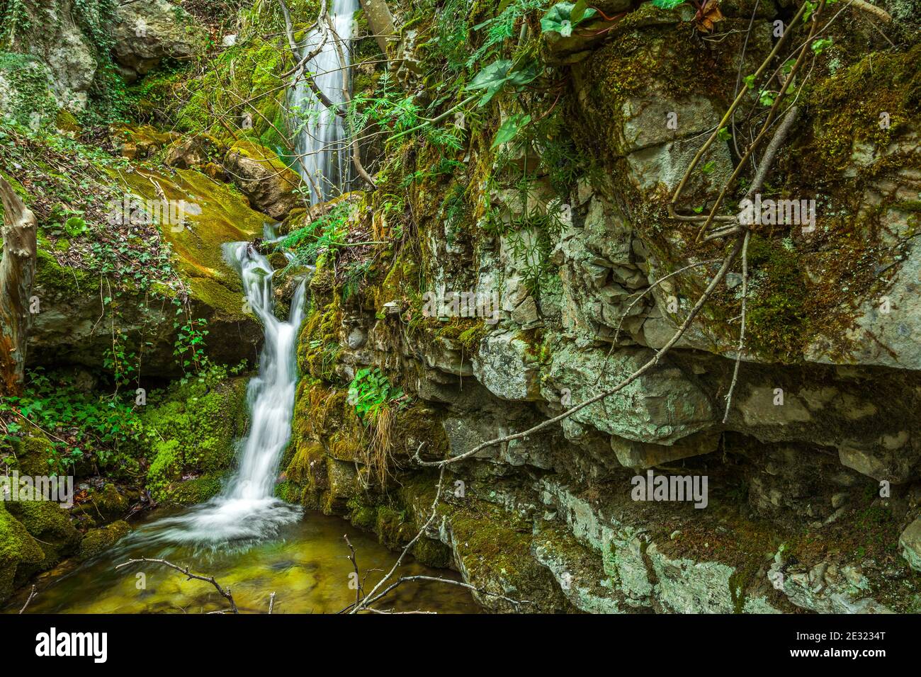 Cascata e salti del fiume Orfento nel Parco Nazionale della Majella. Abruzzo, Parco Nazionale della Majella, Italia, Europa Foto Stock