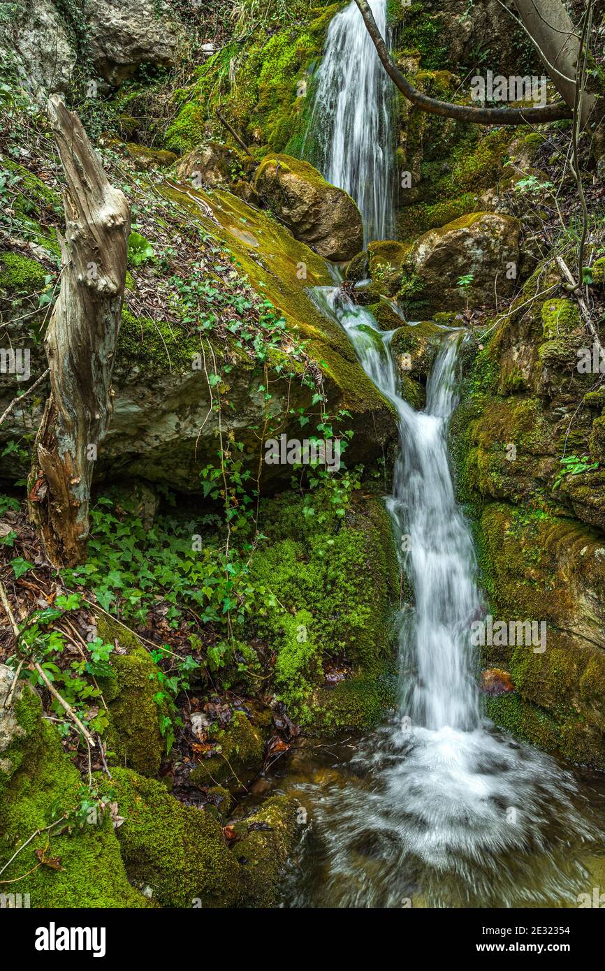 Cascata e salti del fiume Orfento nel Parco Nazionale della Majella. Abruzzo, Parco Nazionale della Majella, Italia, Europa Foto Stock