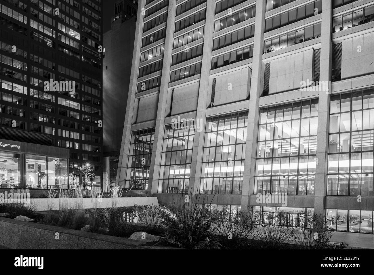 First National Bank Building plaza, progettato dal C.F. Murphy Foto Stock