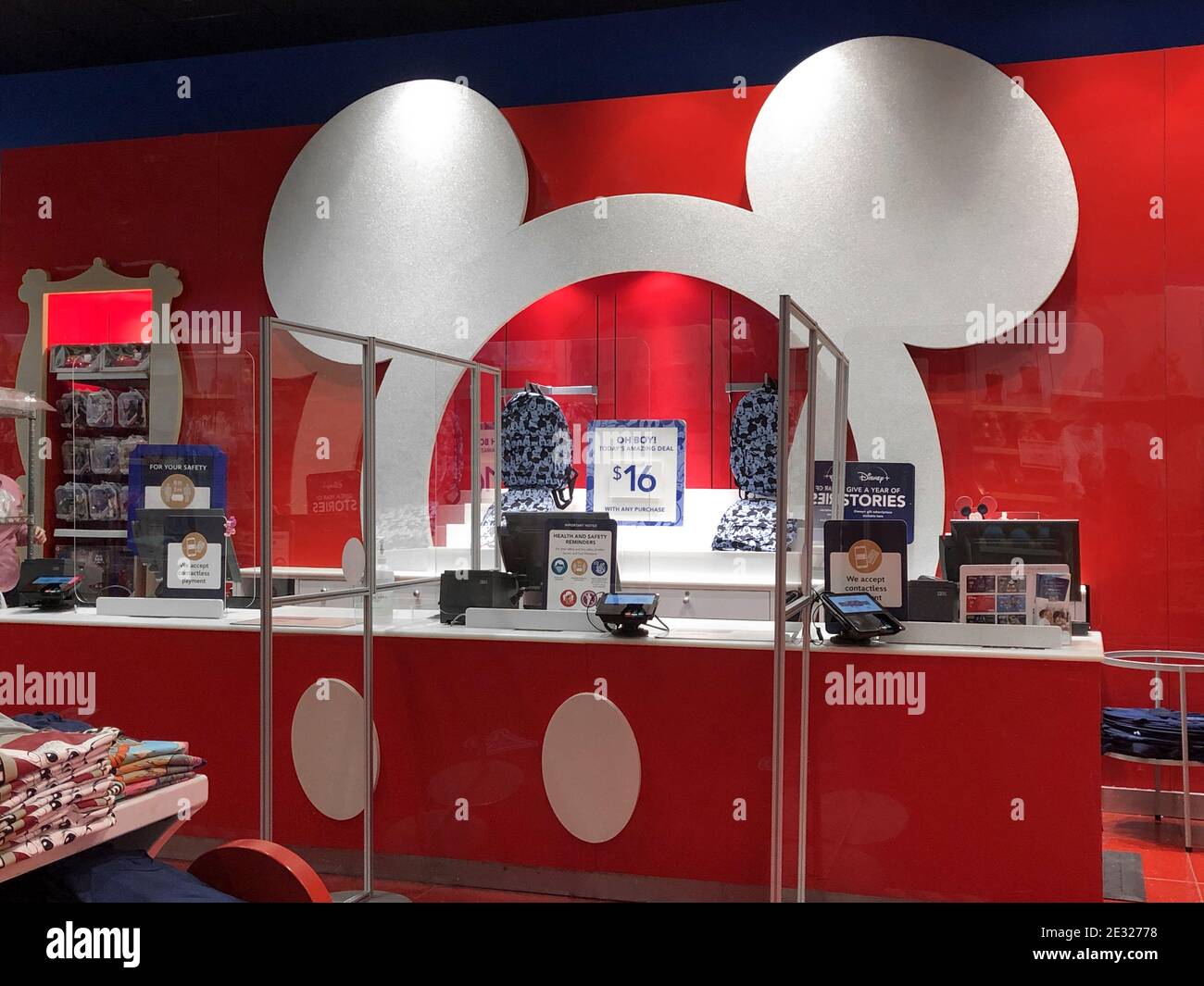 Indianapolis - Circa Gennaio 2021: Posizione del Disney Store Retail Mall. Disney Store è il sito ufficiale di Disney Shopping. Foto Stock