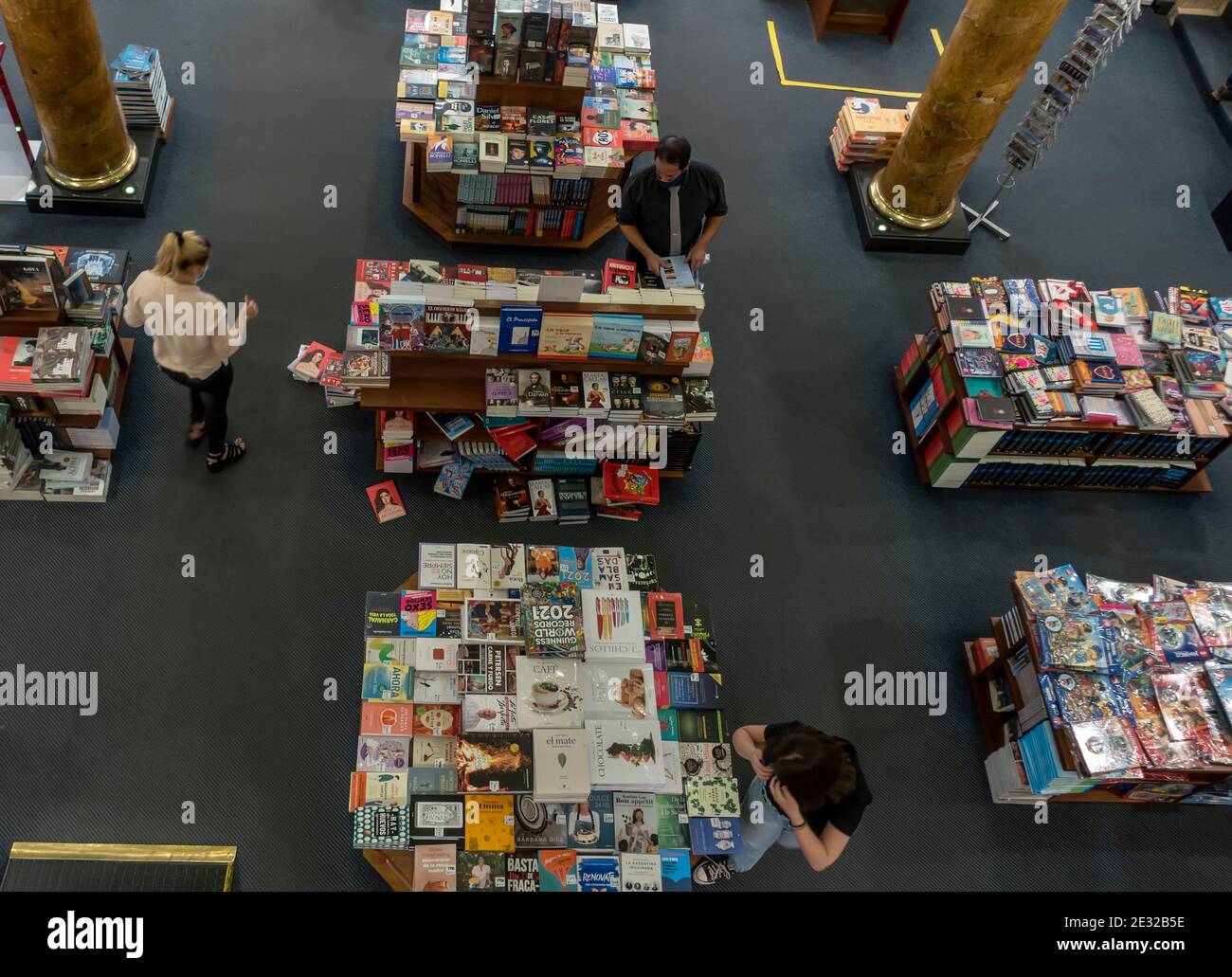 Vista dall'alto della libreria in lingua spagnola Buenos Aires, Argentina Foto Stock Vista dall'alto della libreria in lingua spagnola Buenos Aires, Argentina Foto Stock