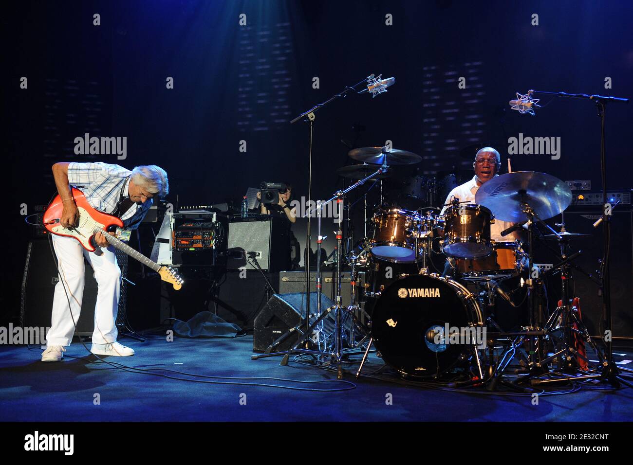 Billy Cobham e John McLaughlin si esibiscono dal vivo durante il Montreux Jazz Festival di Montreux, Svizzera, il 3 luglio 2010. Foto di Loona/ABACAPRESS.COM Foto Stock