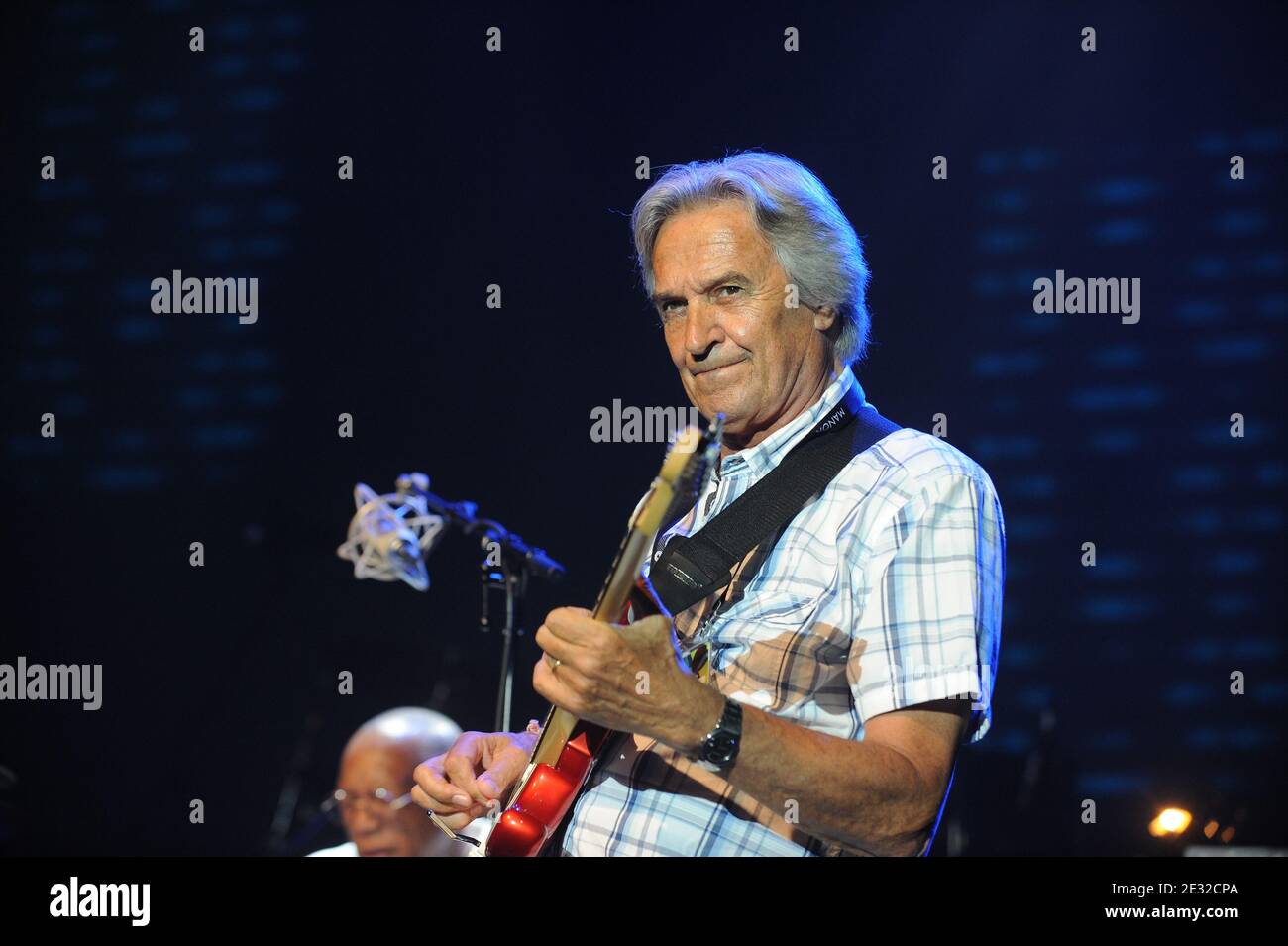 Billy Cobham e John McLaughlin si esibiscono dal vivo durante il Montreux Jazz Festival di Montreux, Svizzera, il 3 luglio 2010. Foto di Loona/ABACAPRESS.COM Foto Stock
