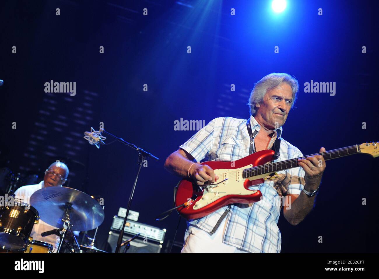 Billy Cobham e John McLaughlin si esibiscono dal vivo durante il Montreux Jazz Festival di Montreux, Svizzera, il 3 luglio 2010. Foto di Loona/ABACAPRESS.COM Foto Stock
