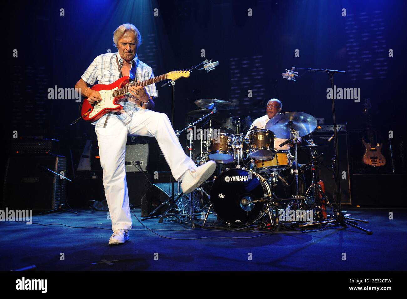 Billy Cobham e John McLaughlin si esibiscono dal vivo durante il Montreux Jazz Festival di Montreux, Svizzera, il 3 luglio 2010. Foto di Loona/ABACAPRESS.COM Foto Stock