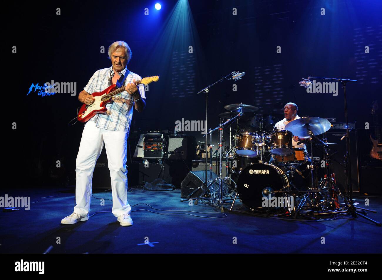 Billy Cobham e John McLaughlin si esibiscono dal vivo durante il Montreux Jazz Festival di Montreux, Svizzera, il 3 luglio 2010. Foto di Loona/ABACAPRESS.COM Foto Stock
