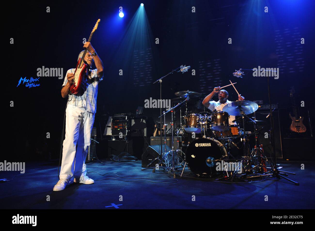 Billy Cobham e John McLaughlin si esibiscono dal vivo durante il Montreux Jazz Festival di Montreux, Svizzera, il 3 luglio 2010. Foto di Loona/ABACAPRESS.COM Foto Stock
