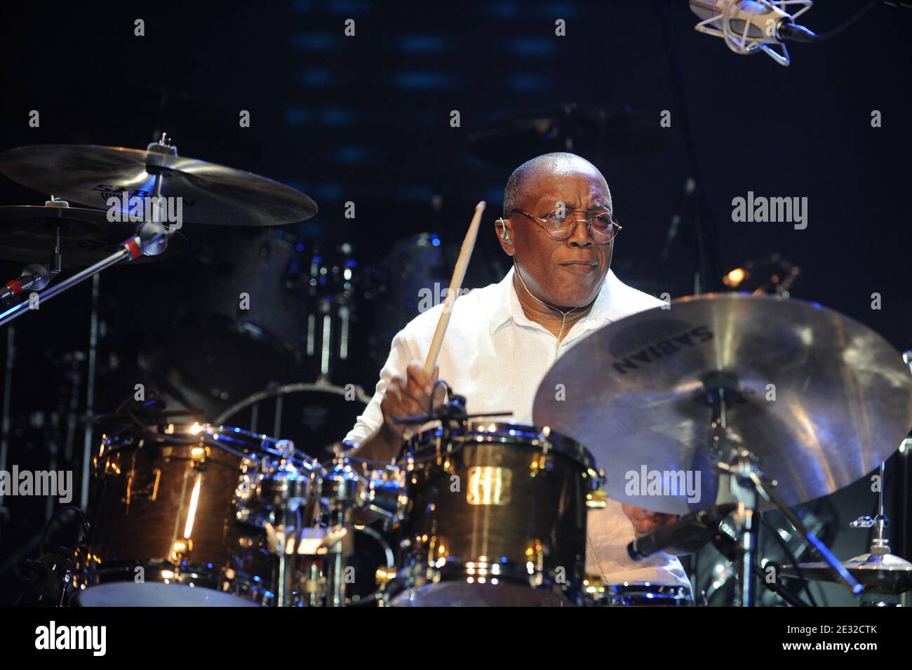 Billy Cobham e John McLaughlin si esibiscono dal vivo durante il Montreux Jazz Festival di Montreux, Svizzera, il 3 luglio 2010. Foto di Loona/ABACAPRESS.COM Foto Stock