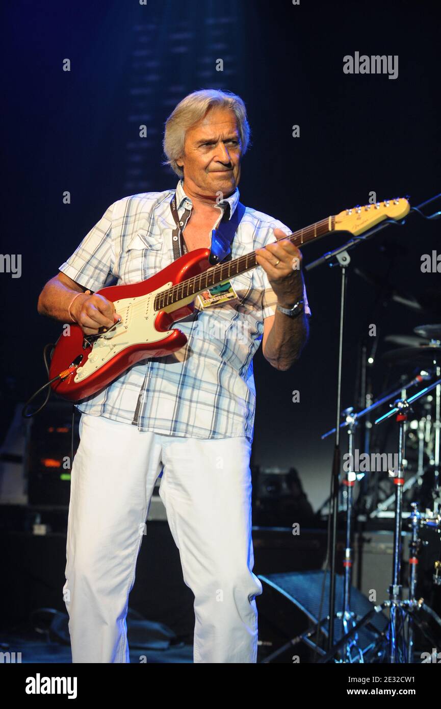 Billy Cobham e John McLaughlin si esibiscono dal vivo durante il Montreux Jazz Festival di Montreux, Svizzera, il 3 luglio 2010. Foto di Loona/ABACAPRESS.COM Foto Stock