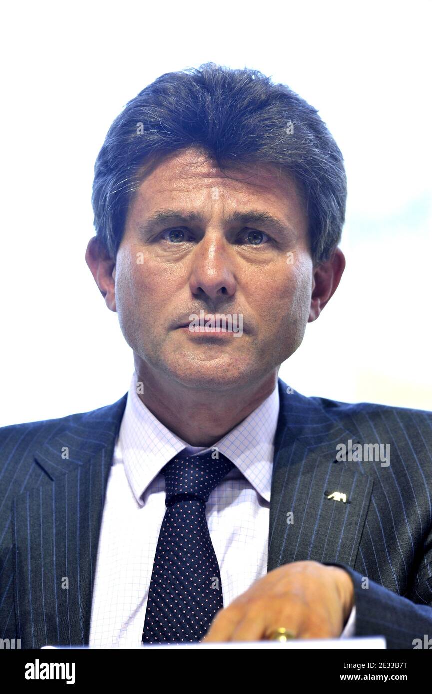 Henri De Castries, CEO di AXA, partecipa alla conferenza Medef Summer University a Jouy-en-Josas, vicino a Parigi, Francia, il 2 settembre 2010. Foto di Christophe Guibbaud/ABACAPRESS.COM Foto Stock