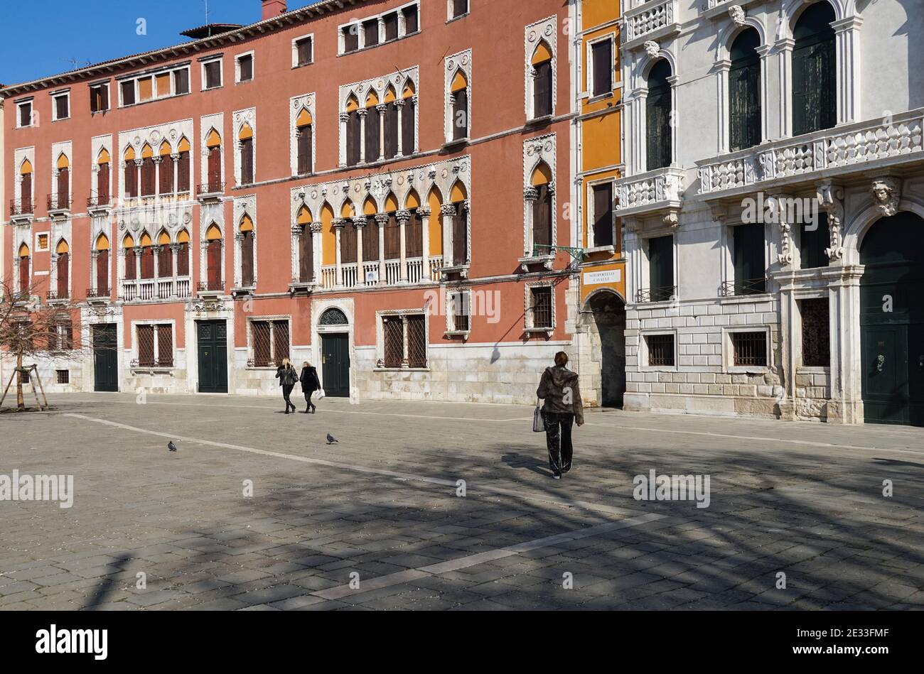 Tradizionali edifici veneziani in piazza campo San Polo a Venezia Foto Stock