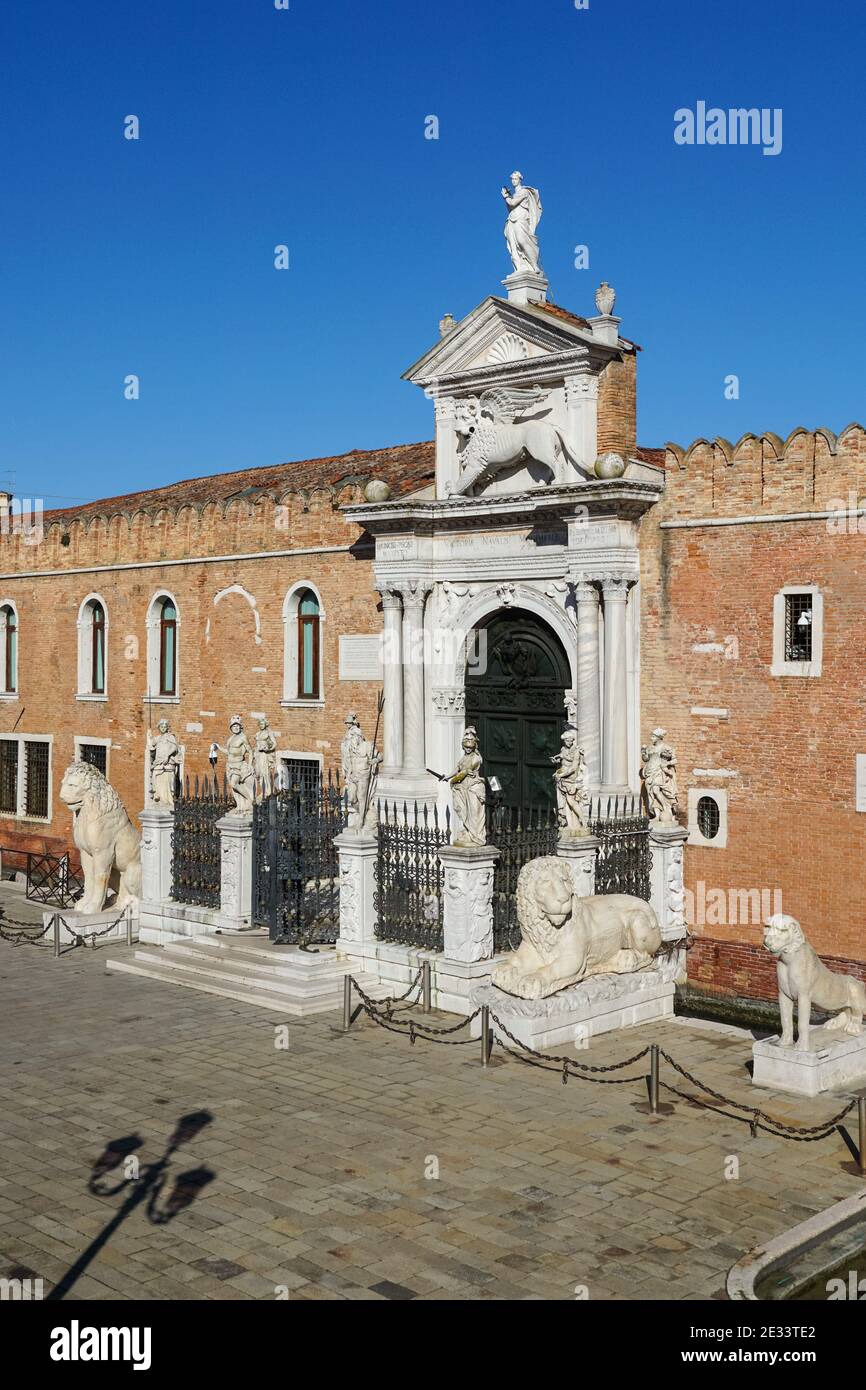 La porta principale dell'Arsenale di Venezia Foto Stock