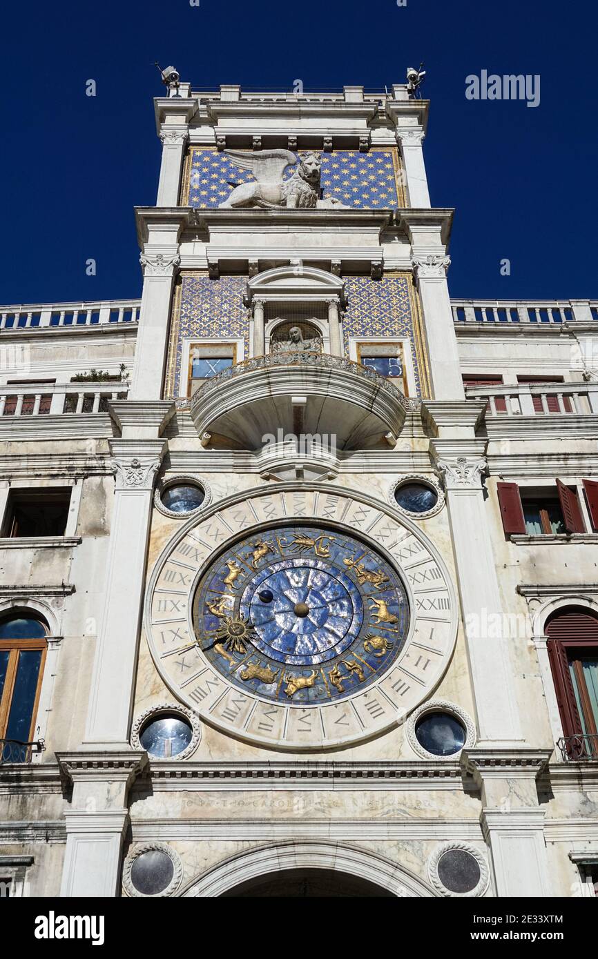 Edificio rinascimentale della Torre dell'Orologio di San Marco in Piazza San Marco a Venezia Foto Stock