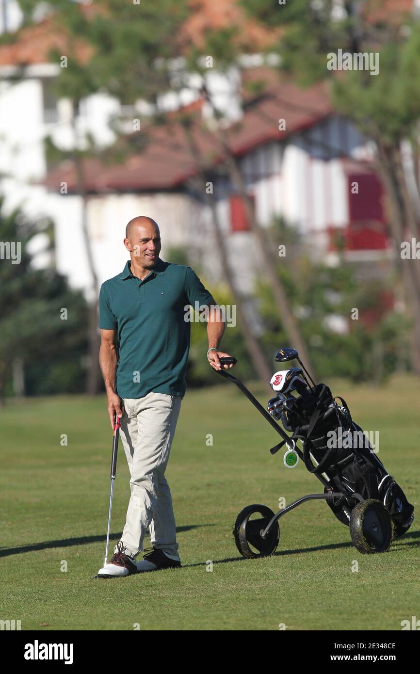 Kelly Slater durante il trofeo Golf Godetevi & Care (per l'associazione di beneficenza francese un maillot pour la vie) a 'le Golf du Phare' a Biarritz, Francia sudoccidentale, il 29 settembre 2010. Foto di Manuel Blondau/ABACAPRESS.COM Foto Stock