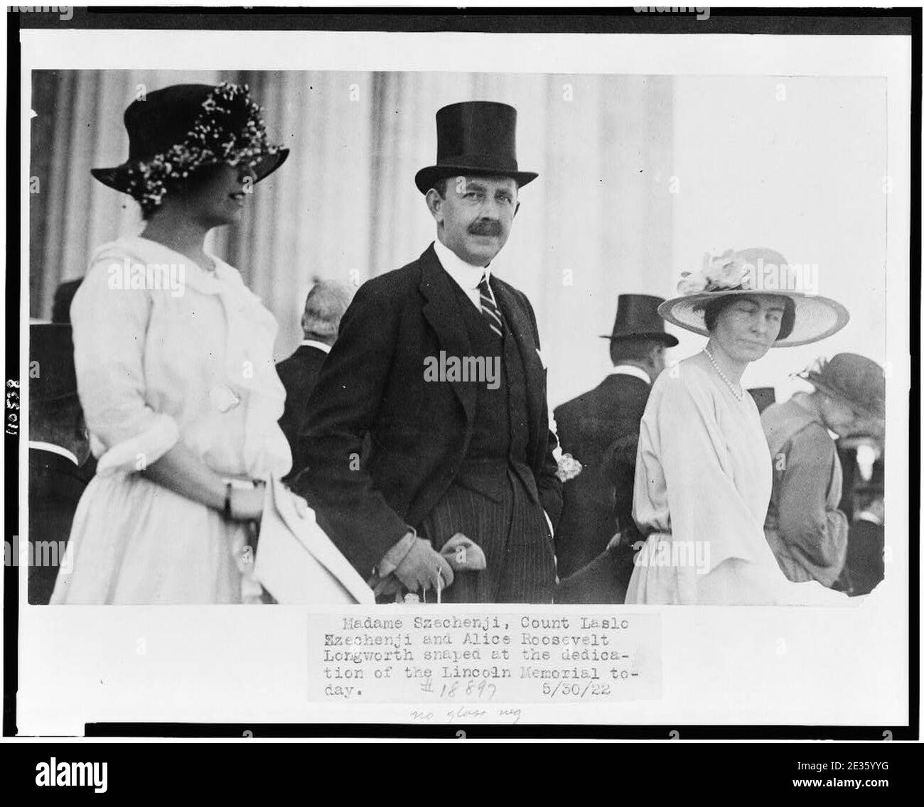 Madame Széchenji, Conte Lásló Széchenji, e Alice Roosevelt Longworth scattarono (sic) alla dedicazione del Lincoln Memorial oggi Foto Stock