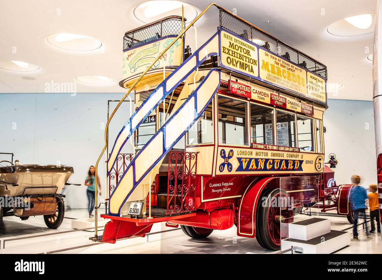 STOCCARDA, GERMANIA, 2019: 1907 Milnes-Daimler autobus a due piani, Doppeldeckerbus, Vanguard London Motor Omnibus, LN-314 nel Museo Mercedes-Benz Foto Stock