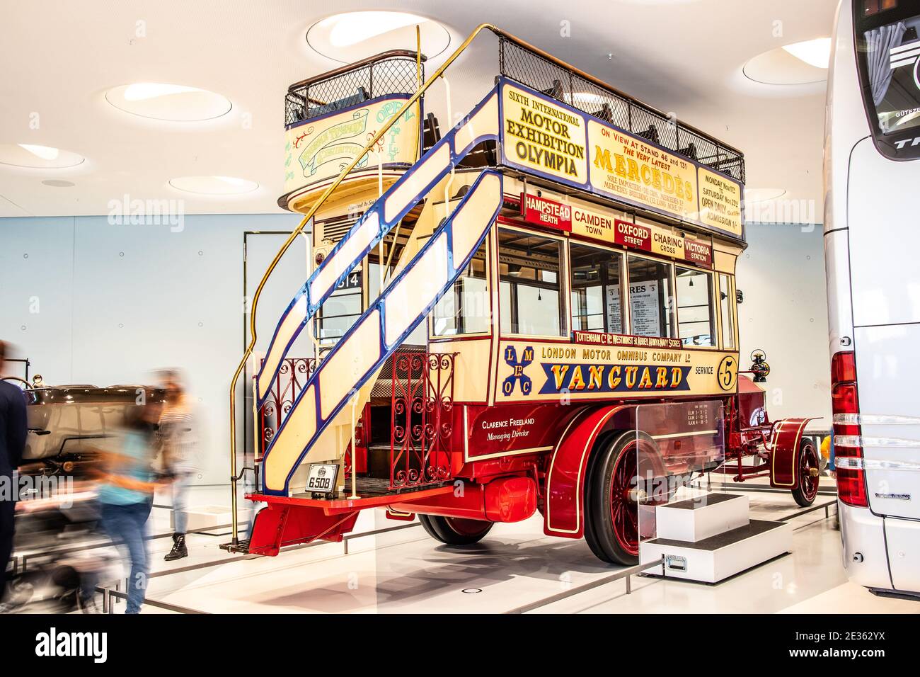 STOCCARDA, GERMANIA, 2019: 1907 Milnes-Daimler autobus a due piani, Doppeldeckerbus, Vanguard London Motor Omnibus, LN-314 nel Museo Mercedes-Benz Foto Stock
