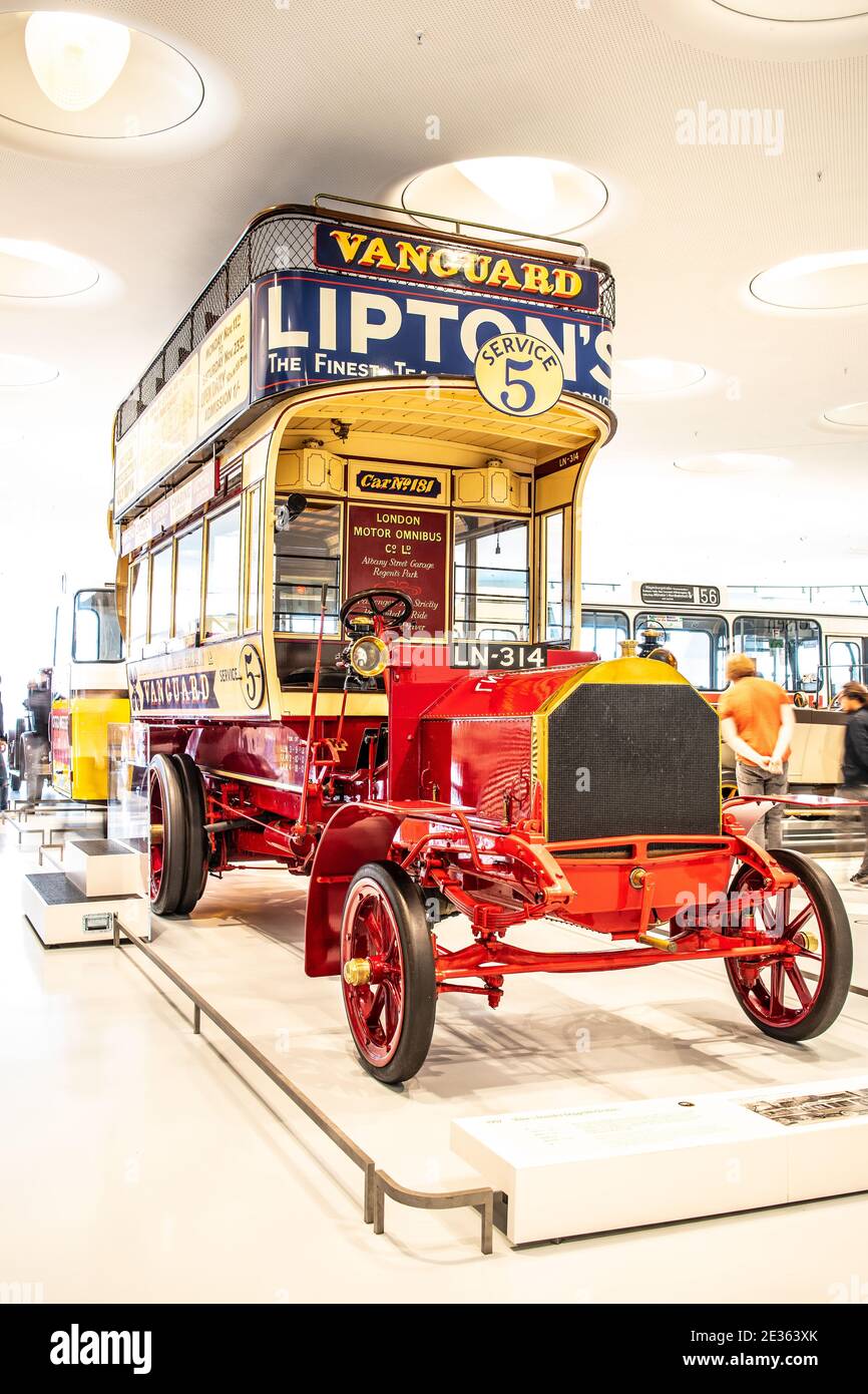 STOCCARDA, GERMANIA, 2019: 1907 Milnes-Daimler autobus a due piani, Doppeldeckerbus, Vanguard London Motor Omnibus, LN-314 nel Museo Mercedes-Benz Foto Stock