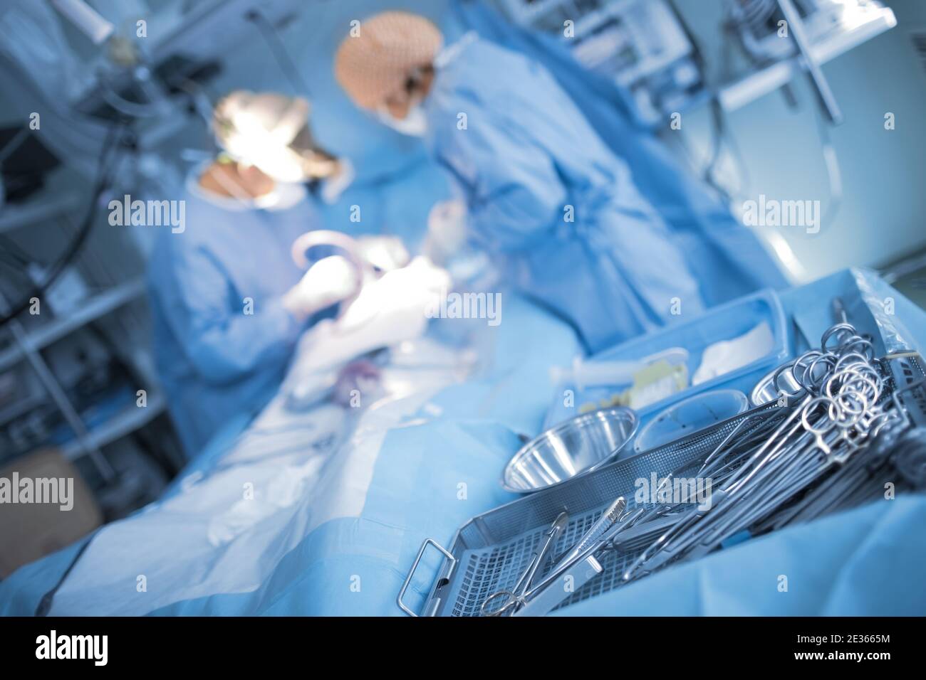 Trattamento chirurgico urgente del paziente in terapia intensiva. Foto Stock