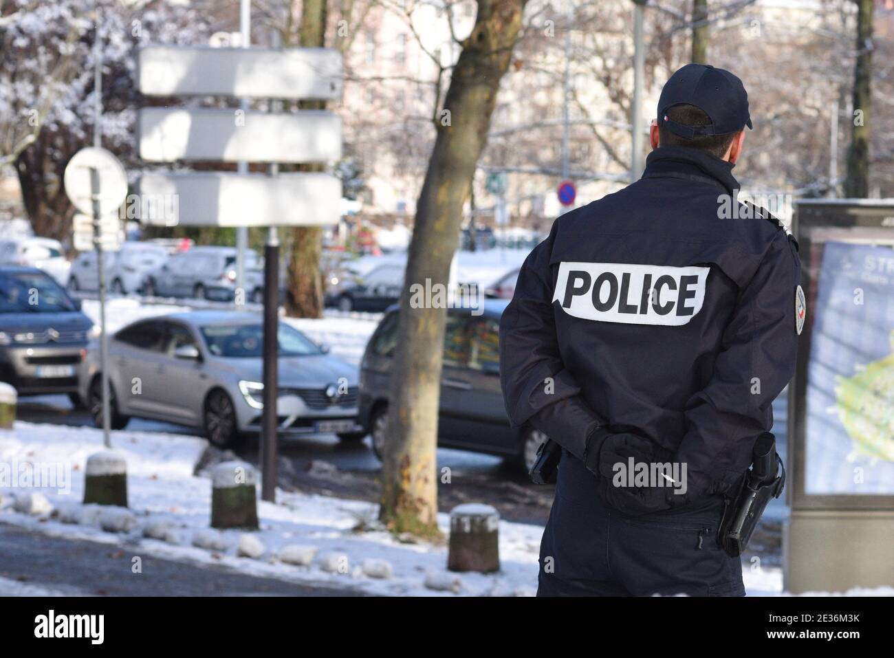 La polizia nazionale francese è dotata di nuove attrezzature, tra cui la nuova Peugeot 5008. Le forze di polizia saranno equipaggiate! Nel settembre 2020. Moto elettrico, auto, scooter elettrico. Gerald Darmanin, ministro degli interni, ha annunciato un piano per rinnovare la flotta di agenti di polizia, gendarmi e funzionari doganali. Si tratta di 400 milioni di euro investiti per cambiare un veicolo su quattro, circa 15,000 veicoli.17 gennaio 2021, a Strasburgo, Francia nordorientale. Foto di Nicolas Roses/ABACAPRESS.COM Foto Stock