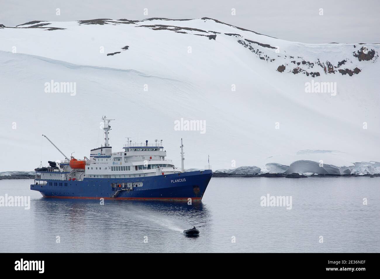 Nave da crociera 'Plancius', vicino a Half Moon Island, South Sandwich gruppo Antartico Penisola 14 dicembre 2015 Foto Stock