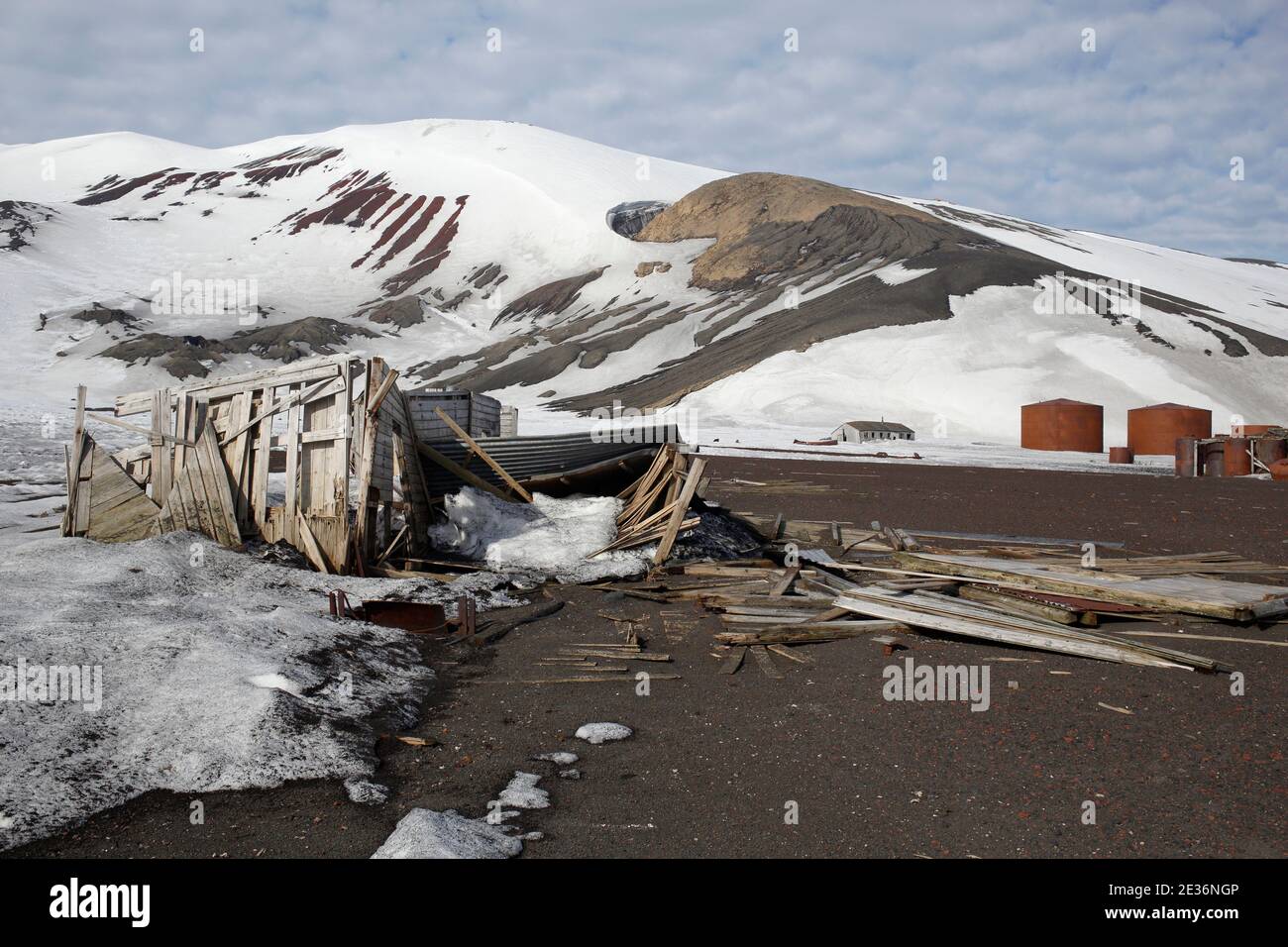 Resti di Hektor Whaling Station, Port Foster, Whalers Bay, Deception Island, South Shetlands, Antartide 14 dicembre 2015 Foto Stock