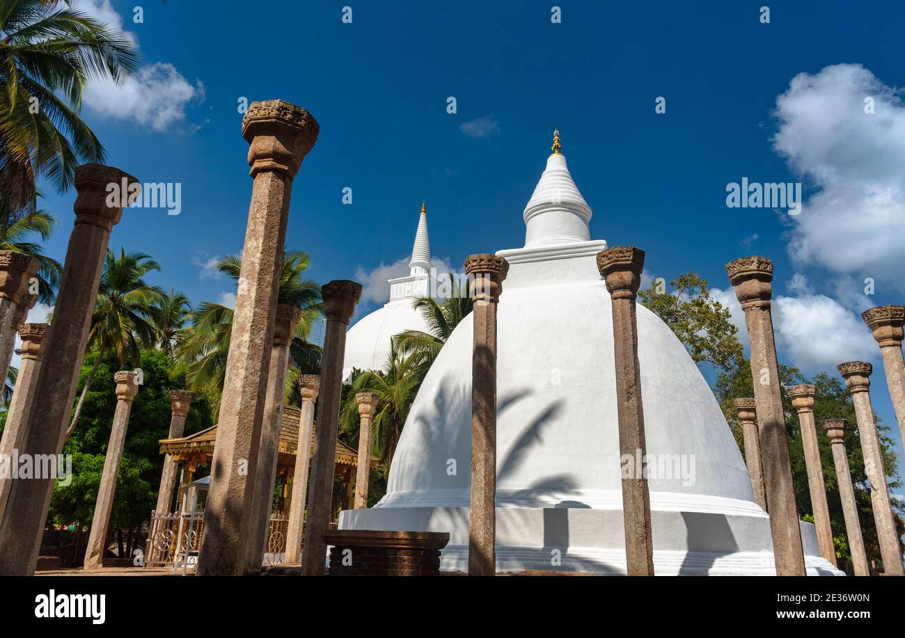 Stupa al monastero buddista di Mihintale, Anuradhapura, Provincia Centro-Nord, Sri Lanka Foto Stock