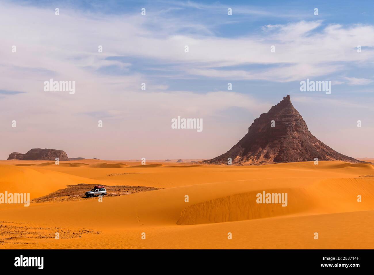 Viaggio in jeep attraverso il deserto, Sahara, nord del Ciad Foto Stock