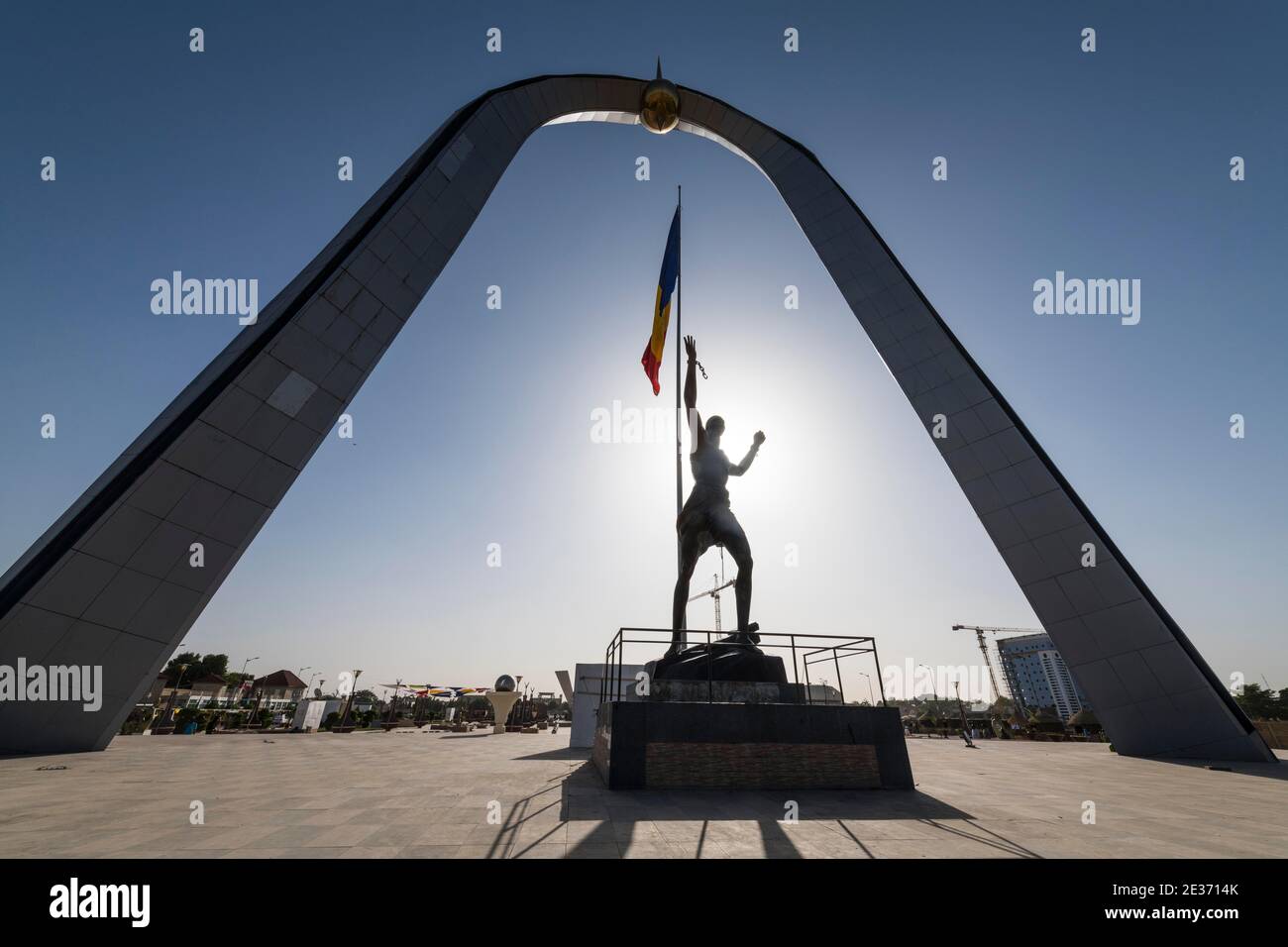 Monumento di Indipendenza, in retroilluminazione, Place de la Nation, N'Djamena, Ciad Foto Stock