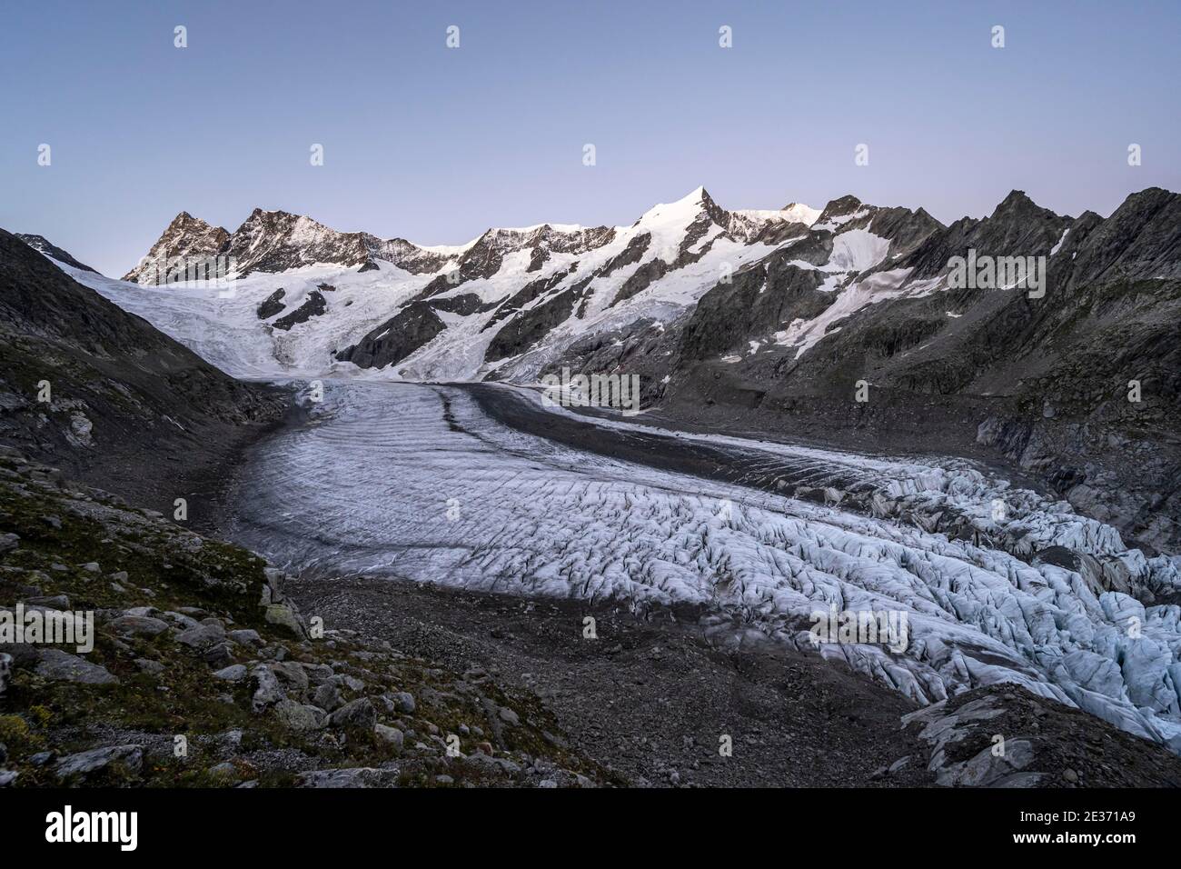 Glacier Tongue, Lower Arctic Ocean Glacier, Finsteraarhorn, Agasszishorn, Grosses Fiescherhorn, Bernese Oberland, Svizzera Foto Stock